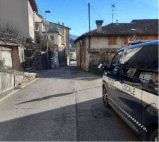 Anziana si fa male in casa. Salvata grazie al suo cane